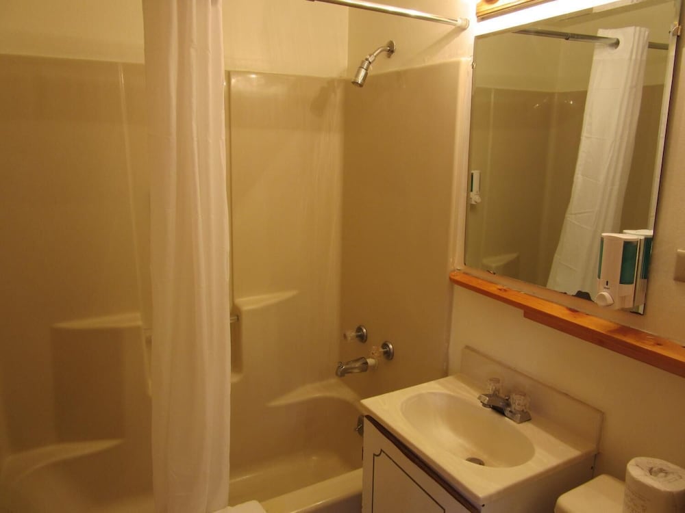 Deluxe Room, 1 Queen Bed - Photo 4