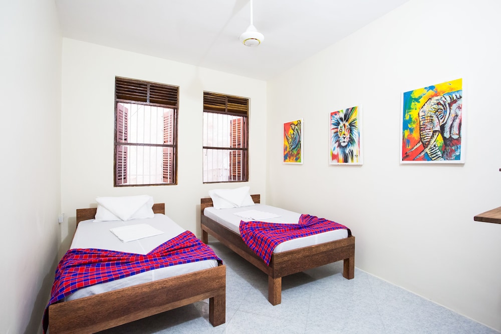 Twin Room, 2 Twin Beds, Shared Bathroom, City View photo 1