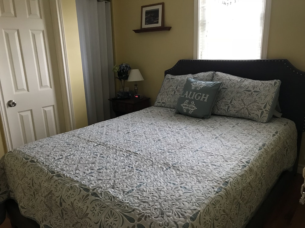 Standard Room, 1 Queen Bed, Non Smoking photo 2