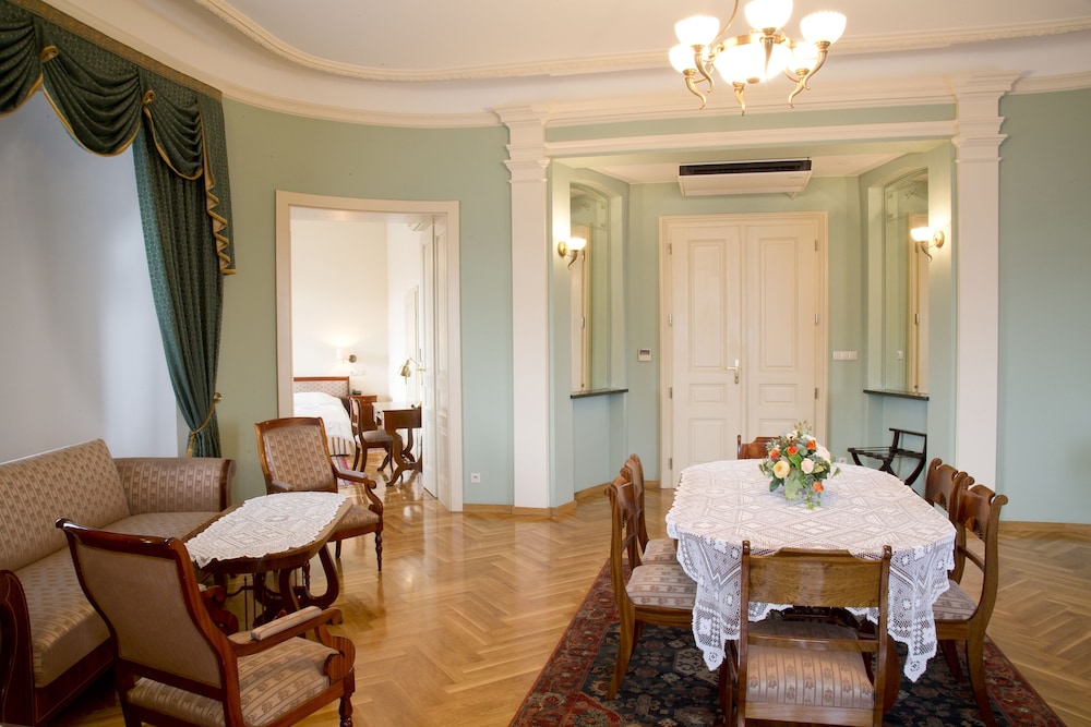 Luxury Apartment photo 3