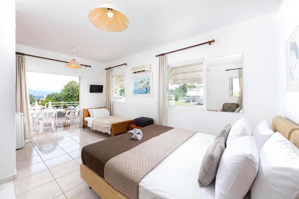 Triple Room, Garden View photo 3