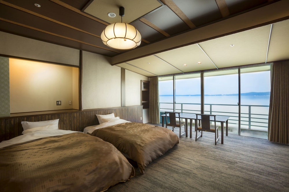 Modern Japanese-Style Twin Room with Ocean View, Non Smoking photo 1