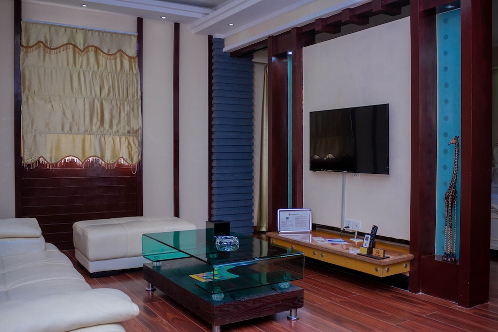 Suite, 1 King Bed, Non Smoking, Kitchen (Separate Lounge) photo 3