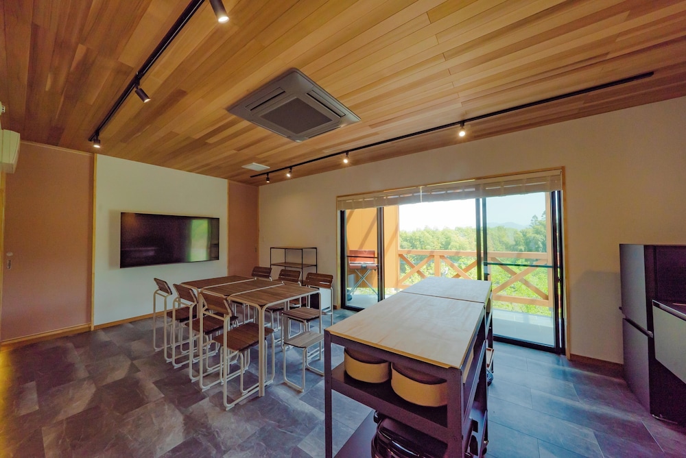 Basic House, Mountain View photo 2