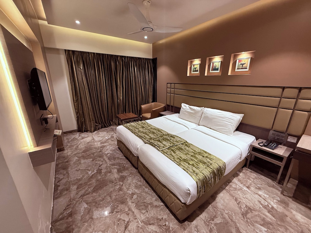 Deluxe Twin Room, City View photo 3