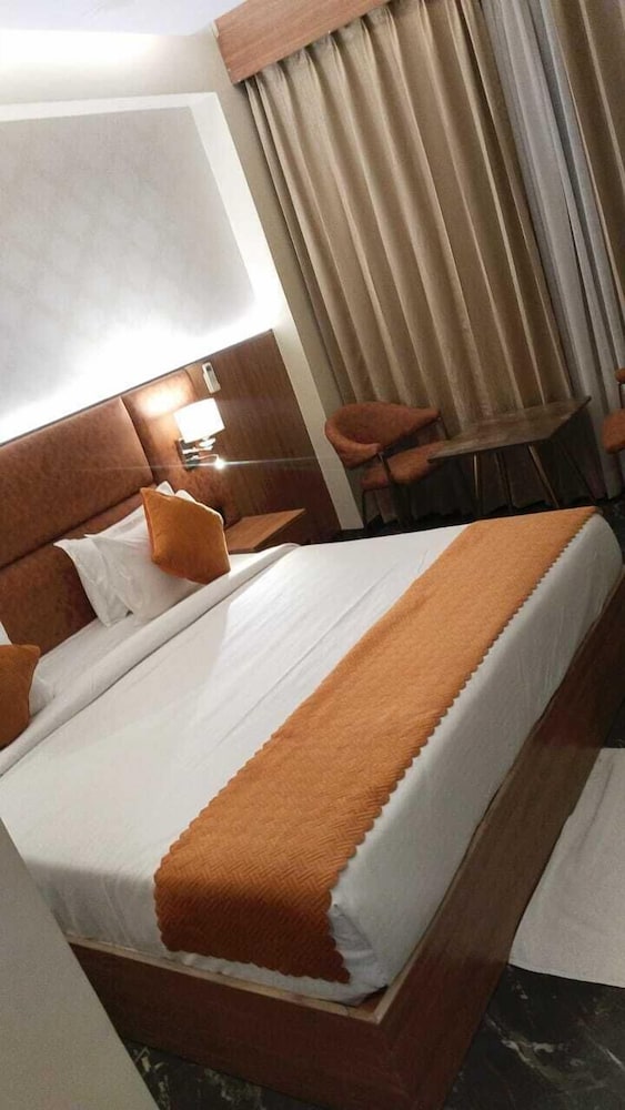 Deluxe Room - Photo 2
