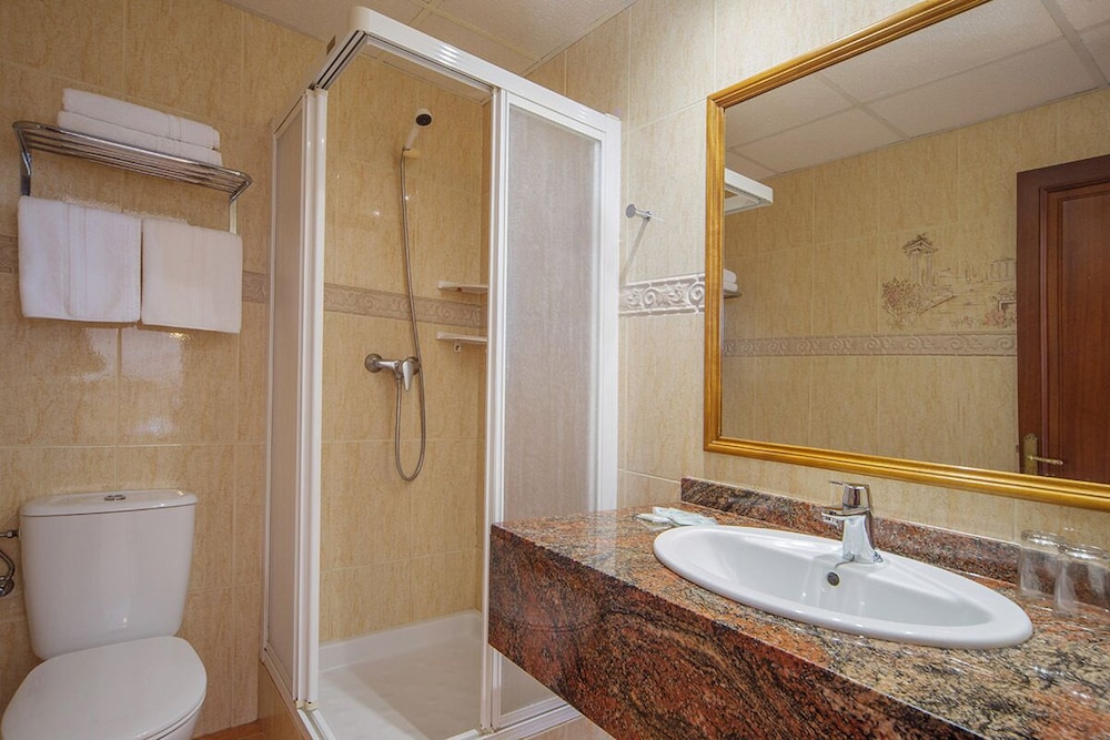 Superior Double Room, 3 Twin Beds, Balcony photo 2