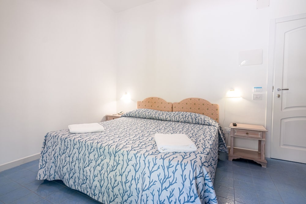 Standard Double Room, Garden View