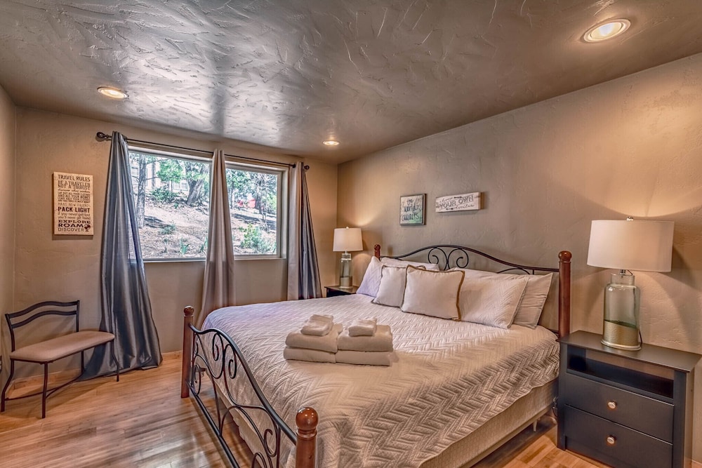 Studio (6 Bedrooms)