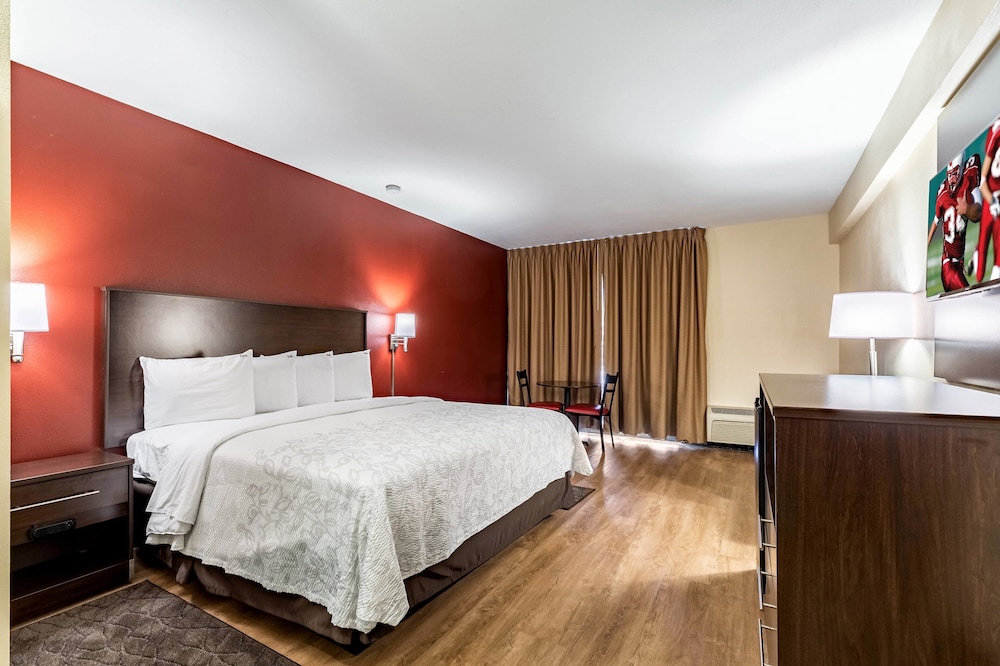 Deluxe Room, 1 King Bed, Accessible (Roll-In Shower, Smoke Free) - Photo 2