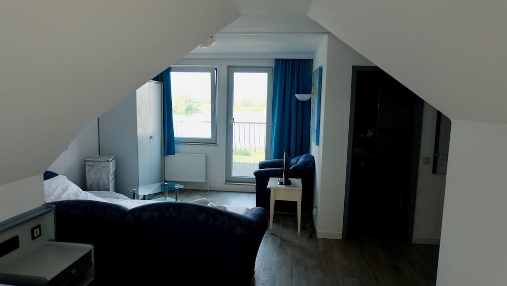 Deluxe Double Room, Balcony (Lake View) photo 2