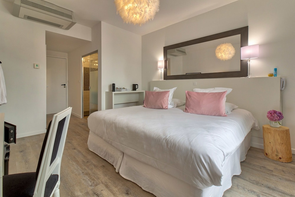 Double Room - Photo 2