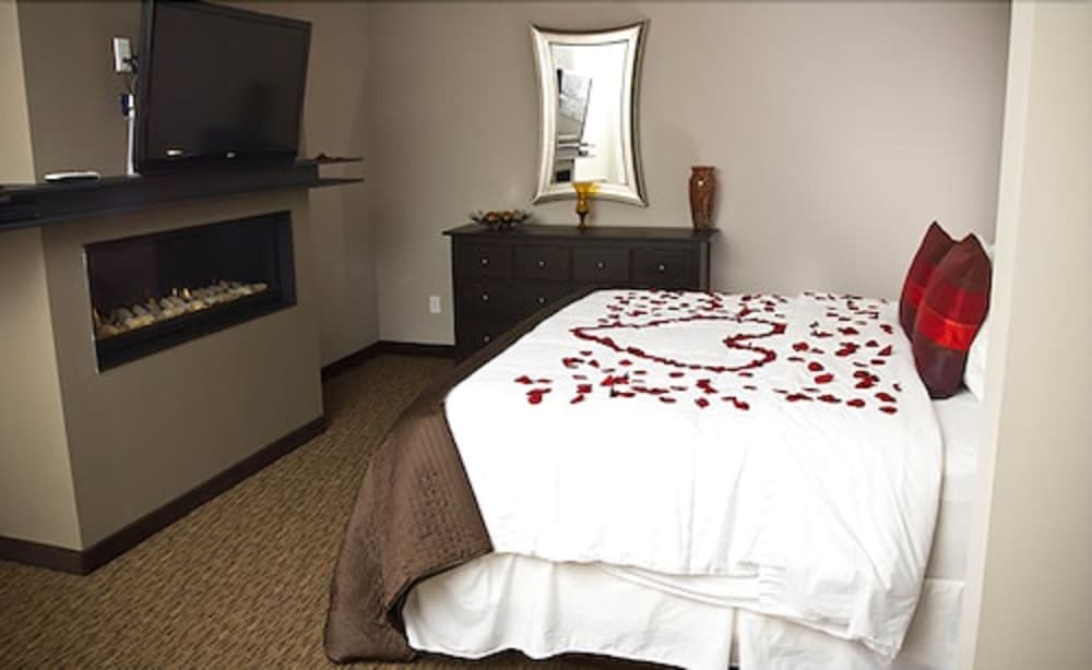 Royal Pool Suite