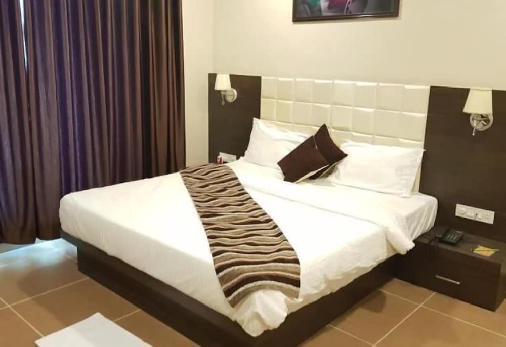 Deluxe Double Or Twin Room, 1 King Bed, Hill View photo 1