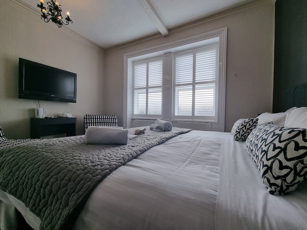 Double or Twin Room, Ensuite (The Deluxe Room) photo 1
