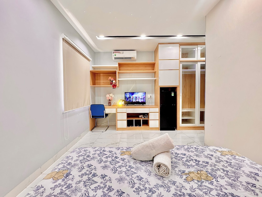 Standard Room, 1 Queen Bed, Private Bathroom