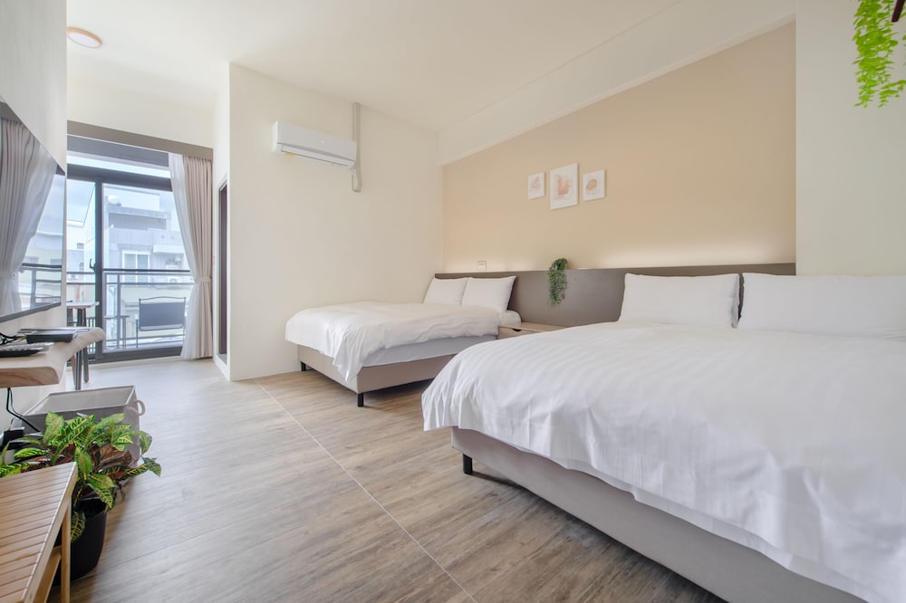 Quadruple Room, Balcony - Photo 1