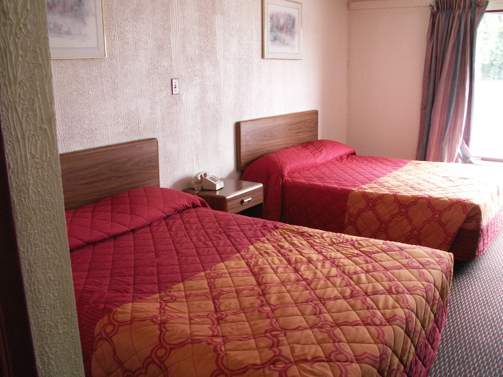 Standard Room, 2 Double Beds, Smoking photo 3
