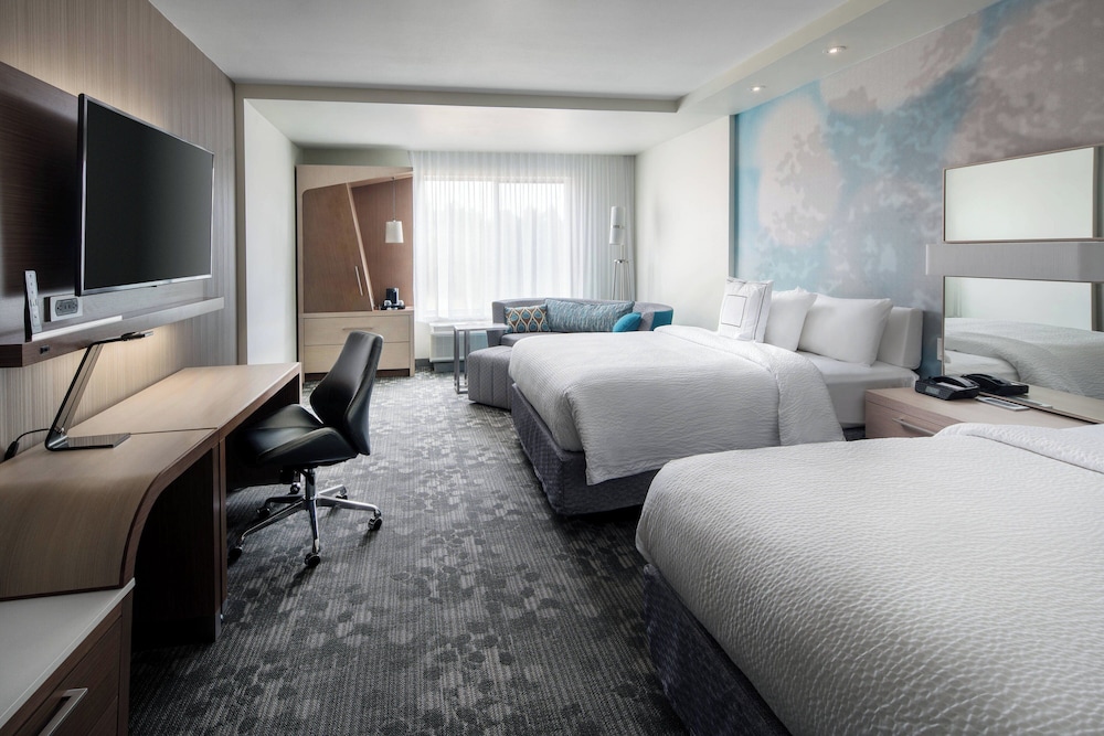 Room, 2 Queen Beds (Mobility/Hearing Access, Roll-In Shwr)