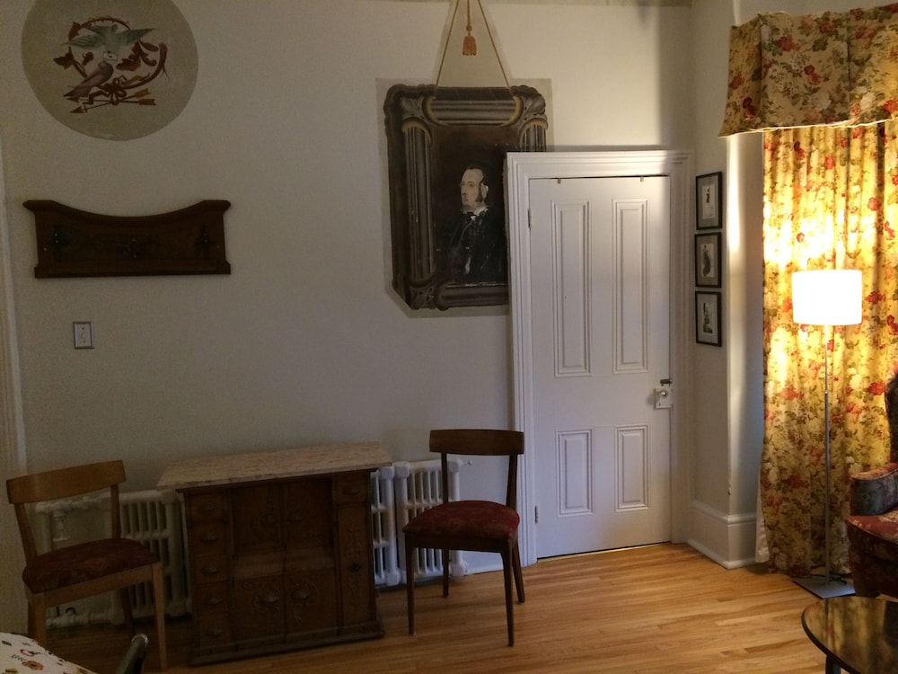 Superior Suite, 1 King Bed, Garden View photo 2