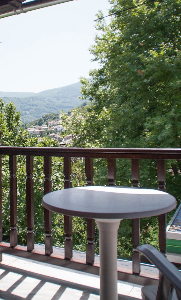 Classic Triple Room, 1 Bedroom, Mountain View photo 3