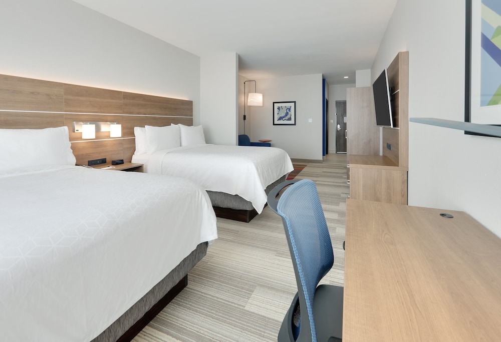 Suite, 2 Queen Beds, Accessible Bathtub (Communications) photo 3