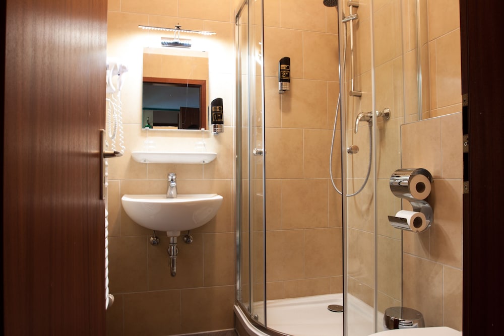 Comfort Double Room, Private Bathroom, City View photo 3