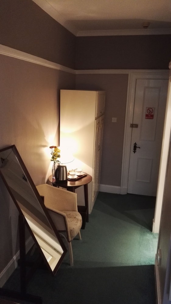Room 3 photo 2