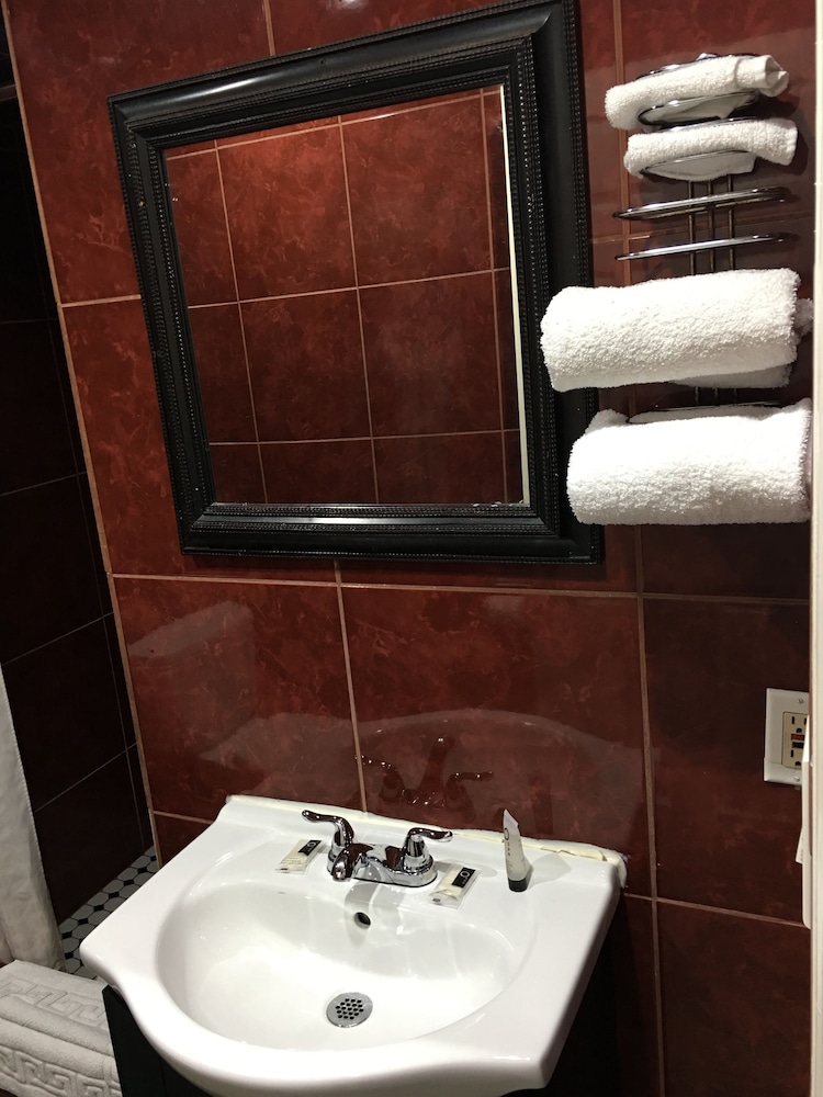 Deluxe Room, 1 Queen Bed, Smoking photo 3