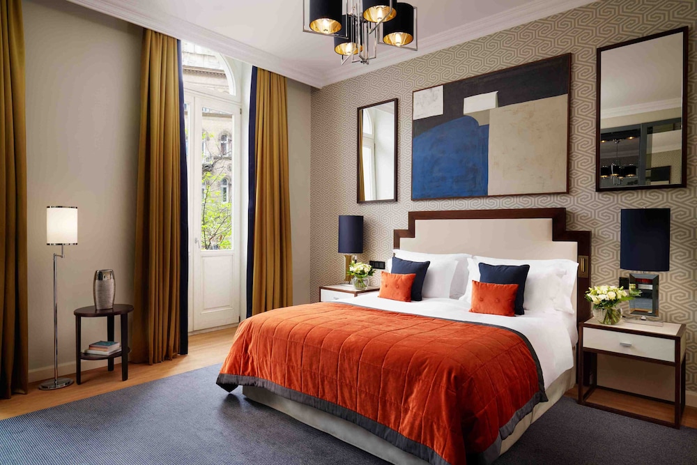 Executive Suite (with Spa and Executive Club Access)