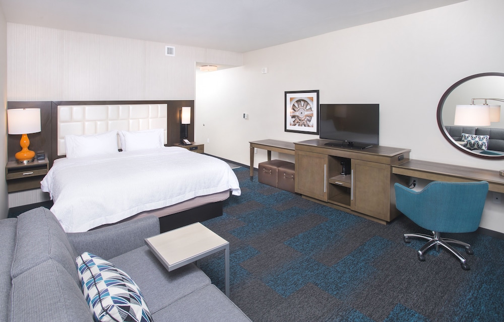 Room, 1 King Bed with Sofa bed, Accessible, Non Smoking (Mobility, Roll-in Shower) photo 2