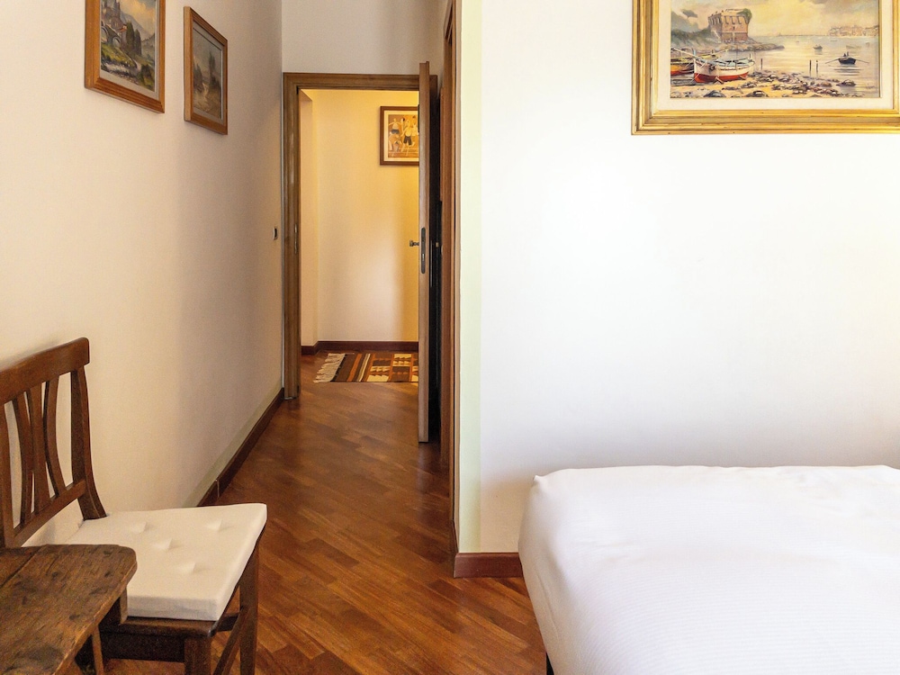 Standard Double Room, 1 King Bed, Non Smoking, Private Bathroom photo 3