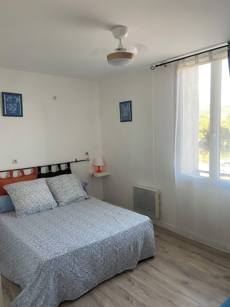 Room Rates Good deal with conditions, street view