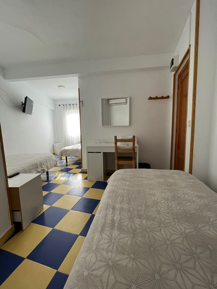 Triple Room with shared Bathroom photo 2