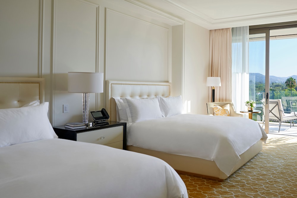 Deluxe Room (Mobility & Hearing, High Floor)