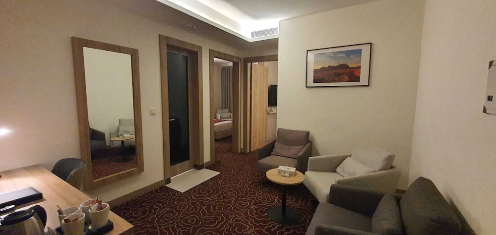 Family Suite, Multiple Beds, City View photo 3
