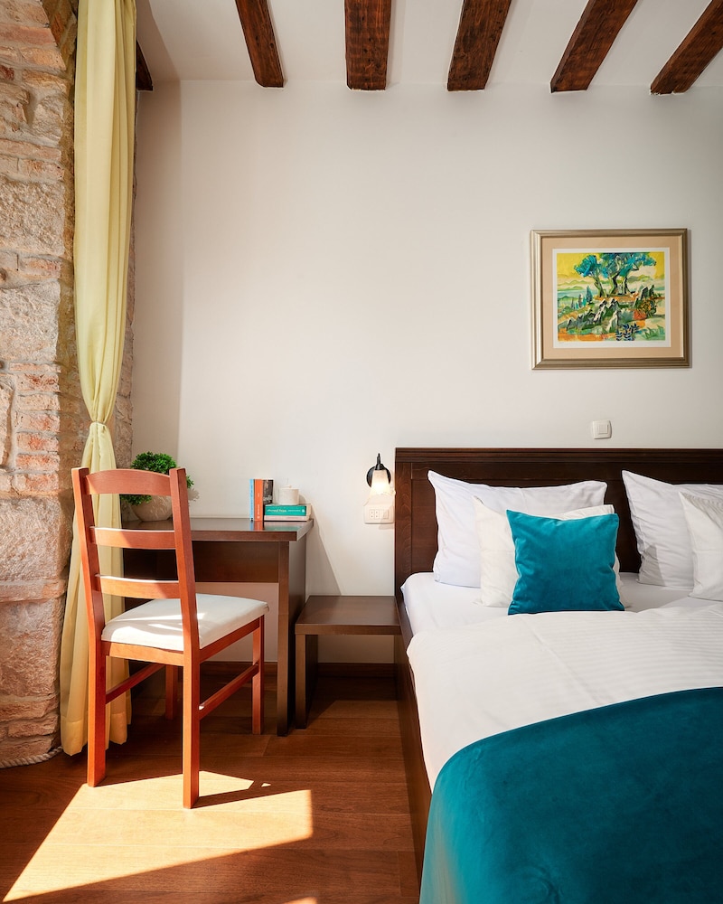 Standard Double Room - Photo 7