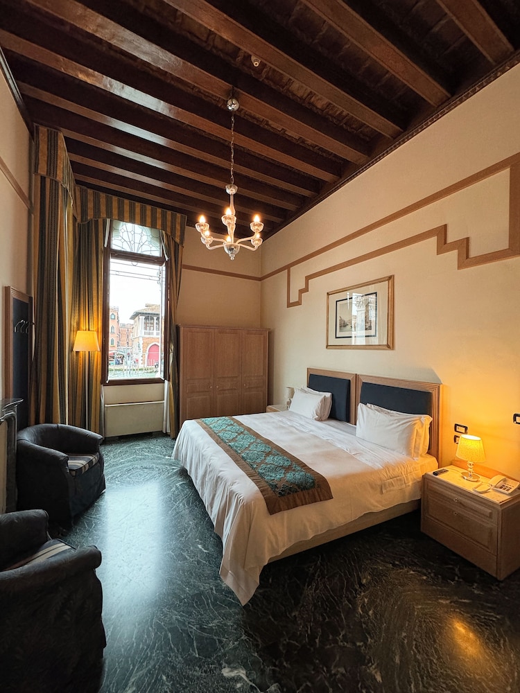 Deluxe Room, Canal View photo 1