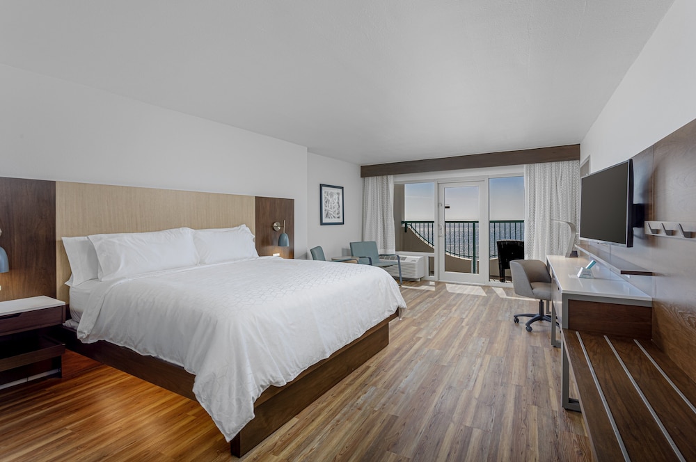 Standard Room, 1 King Bed, Accessible Bathtub (Communications) - Photo 3