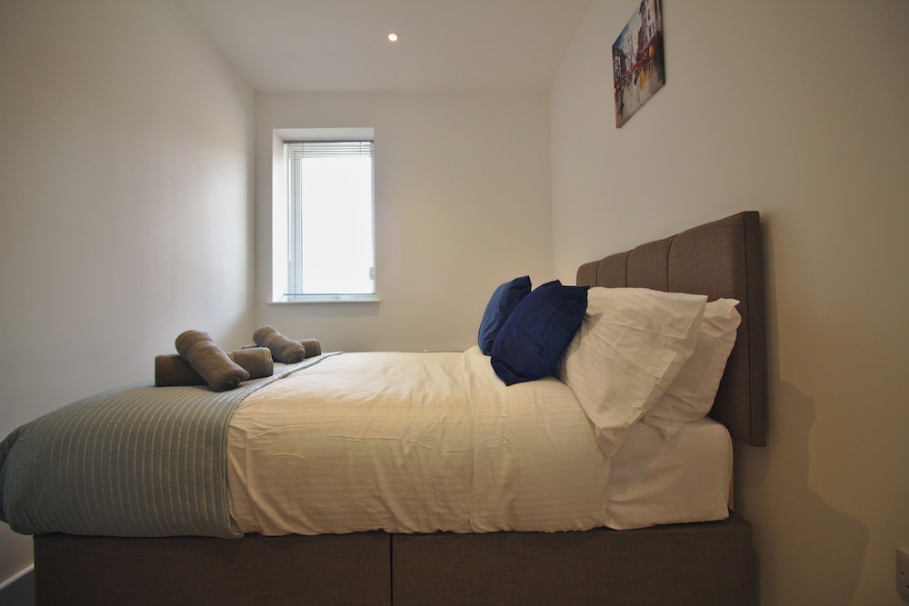 Apartment 5 (Sleeps 6) photo 3