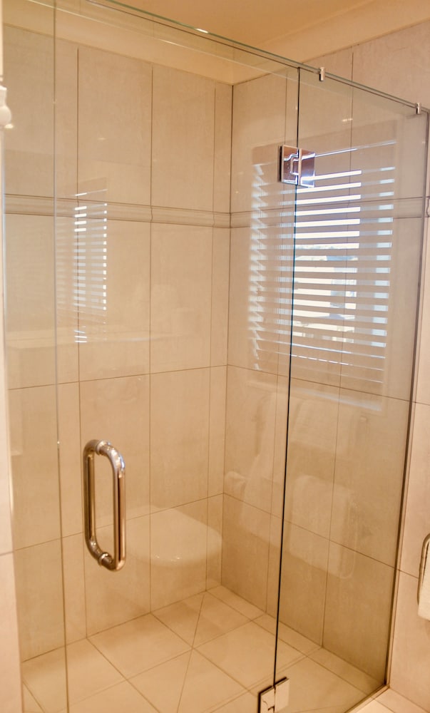 Ocean View Executive Suite with Spa - Photo 3