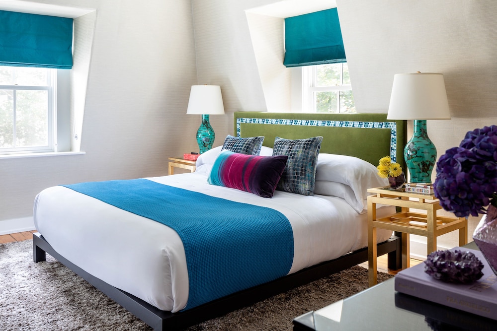 Lark Suite (Free curated small plates breakfast included) photo 1