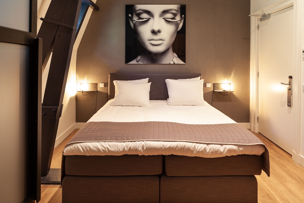 Standard Room, 1 Queen Bed photo 3