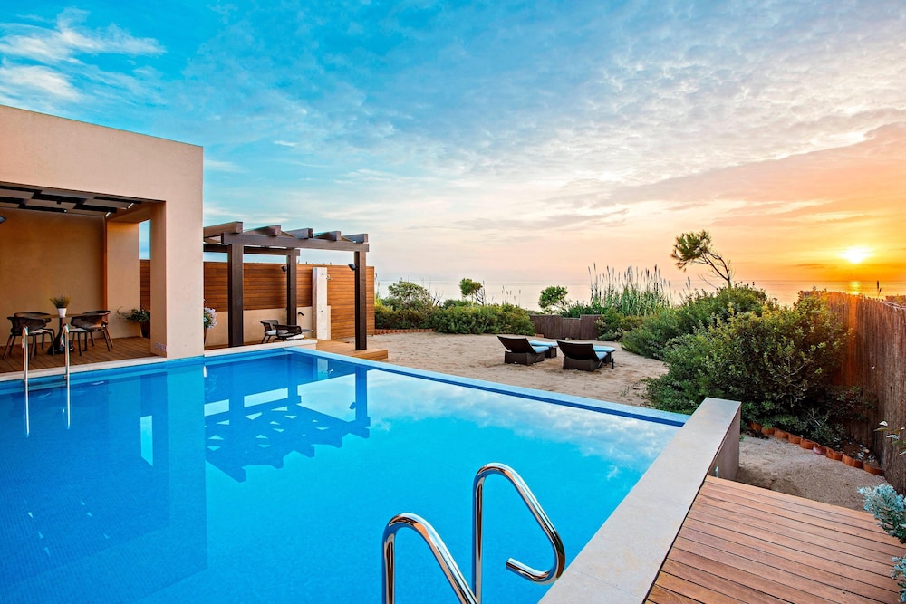 Villa, 2 Bedrooms, Private Pool, Beachfront (Master Infinity)