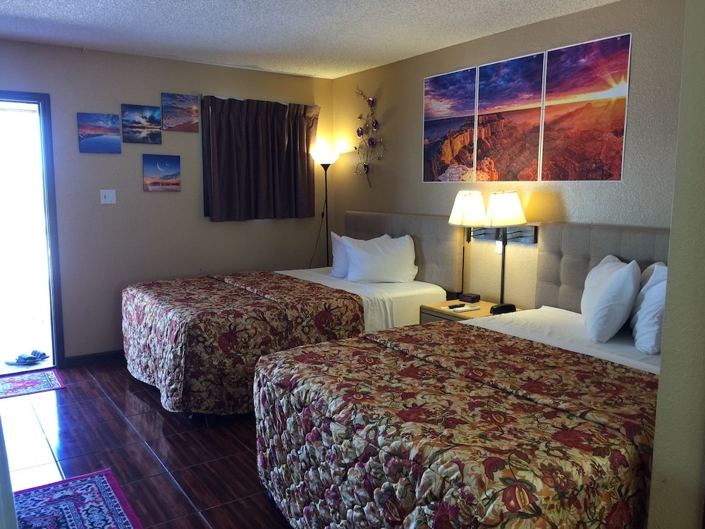 Room, 2 Queen Beds photo 2