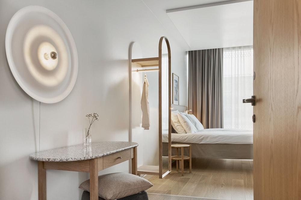 Superior Room, 1 King Bed (x) - Photo 5