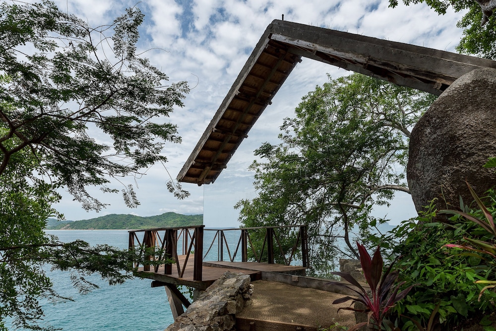 Standard Room, 2 Double Beds, Balcony, Bay View photo 2