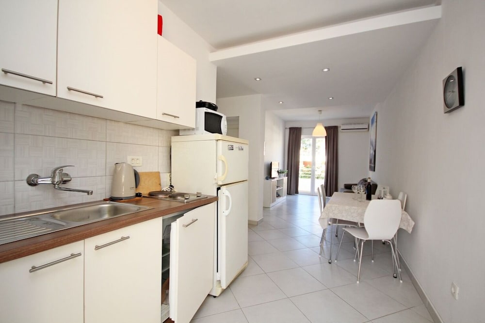 Apartment (Maja - 100 from the beach - A1- Galeb)