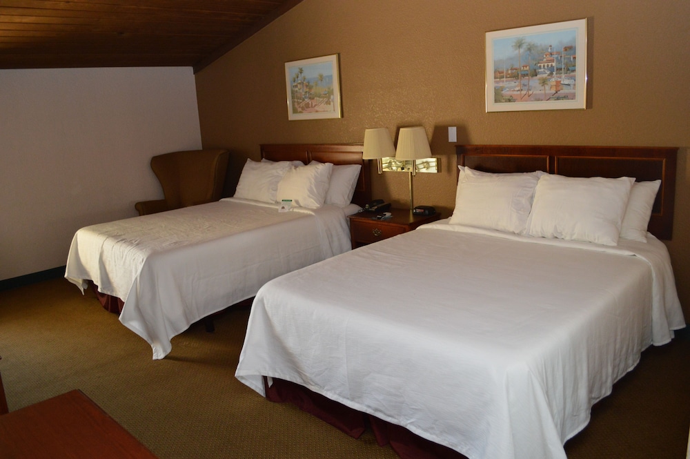 Executive Room, 2 Queen Beds - Photo 1