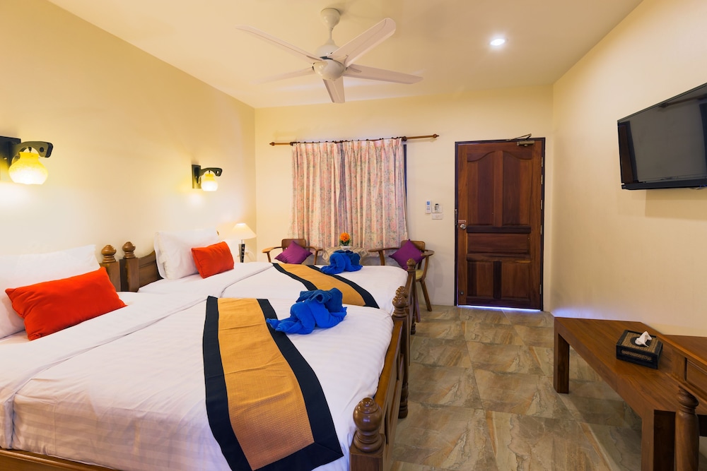 Superior Twin Room, 2 Twin Beds, Smoking photo 1